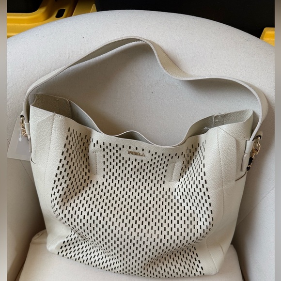 VGC Furla Cream Perforated Shoulder Bag - Picture 15 of 16